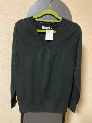 Libertine 블랙 V넥 니트 스웨터