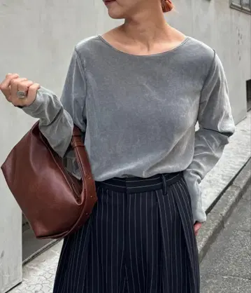 CIAOPANICTYPY 시어 플로키 빈티지 가공 백리본 TEE