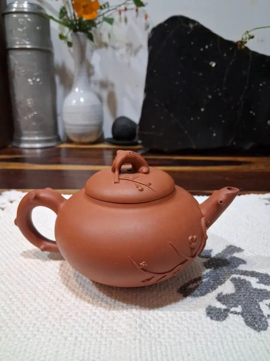 Pu&#x27;er tea zisha teapot, tea caddy, tea pot