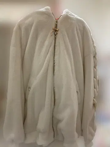 LIZLISA 리즈리사 lizlisa 토끼 귀 후드 퍼 블루종 화이트