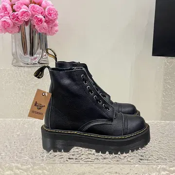 새상품 Dr. Martens 닥터마틴 1460 8홀 여성용 부츠