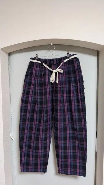 블랙과 보라색 체크 무늬 와이드 팬츠 MFC