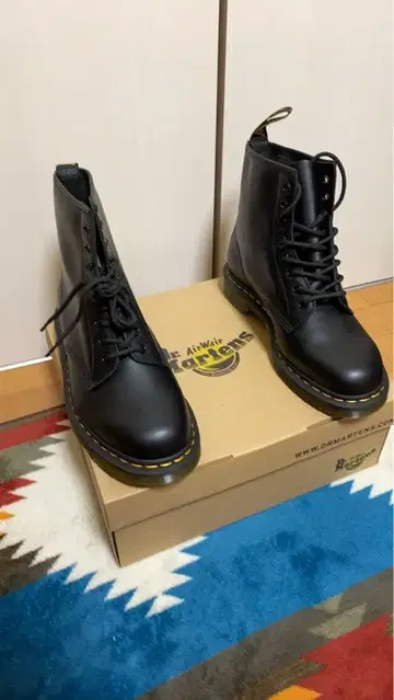 닥터마틴 8홀 부츠