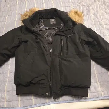 뉴발란스 블랙 다운 자켓 L 사이즈