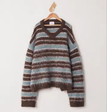 Camphor wood 울 혼방 샤기 V넥 보더 니트 완판템