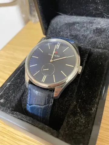 HILFIGER 네이비 아날로그 손목시계