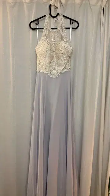 오 소바쥬 하이넥 자수 라벤더 드레스