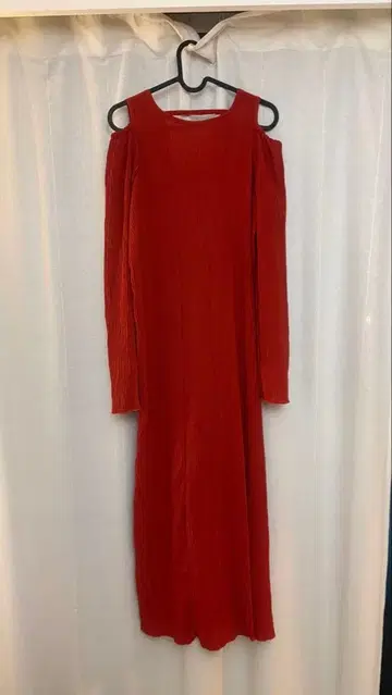 카스타네 오프숄더 긴팔 원피스 빨간색