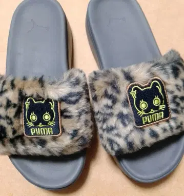 PUMA 레오파드 무늬 퍼 샌들