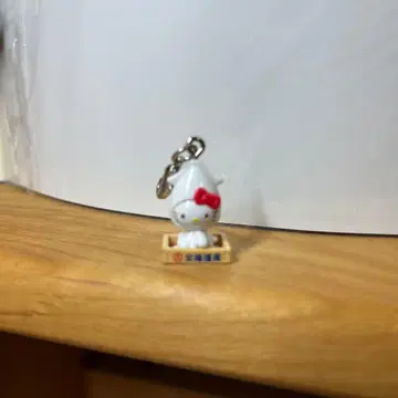 초 레어 홋카이도 한정 헬로키티 오징어형 키링