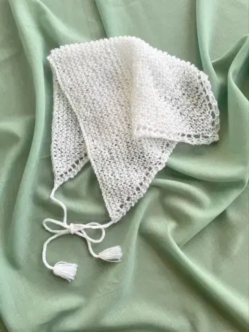 화이트 니트 태슬 달린 바부슈카 *복슬복슬* 손뜨개질