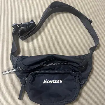 [ 새상품급 ] MONCLER 바디백 블랙
