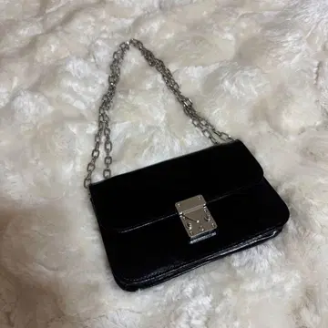 블랙 숄더백 실버 체인 포함