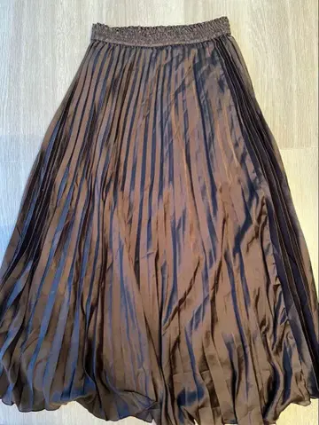 [ 새상품급 ] SLOBE IENA 새틴 플리츠 스커트 다크 브라운