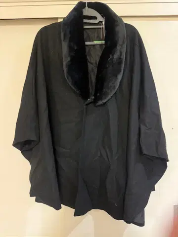 후리후 블랙 플리스 옷깃 케이프 코트