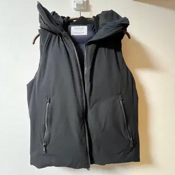 [ EDIFICE ] 후드 부착 블랙 다운 베스트