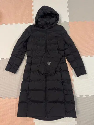 블랙 후드 부착 롱 다운 자켓