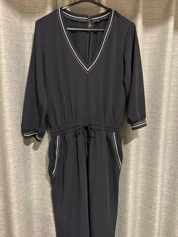 네이비 V넥 올인원