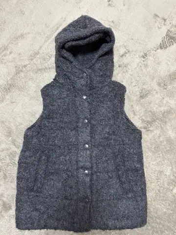 이치 후드 부착 베스트 다크 그레이