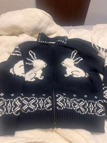 GU 토끼 패턴 네이비 집업 니트