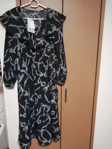 M 사이즈! 카도와키 레이나 시마무라 콜라보 리본 무늬 원피스 블랙