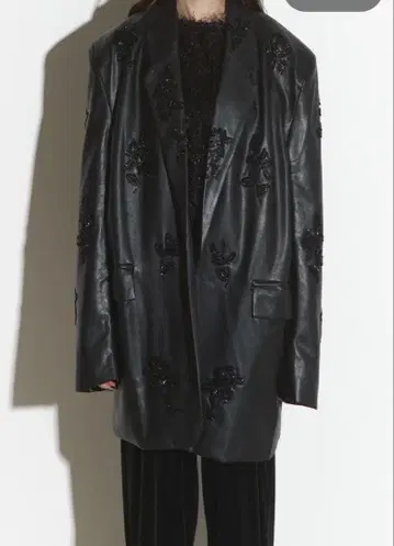 ANDREA&Co 비즈 자수 오버 사이즈 가죽 자켓