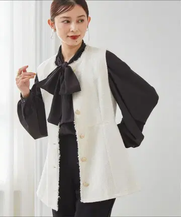 [ 새상품급 ] RANAN 라난 골드 버튼 페플럼 트위드 베스트 화이트