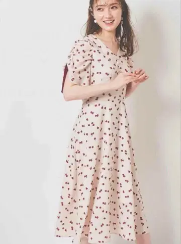 트란테안 손 드 모드 후르츠 프린트 원피스