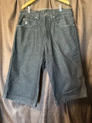 로카웨어 블랙 계열 (다크 그레이) 데님 하프 팬츠 사이즈 32