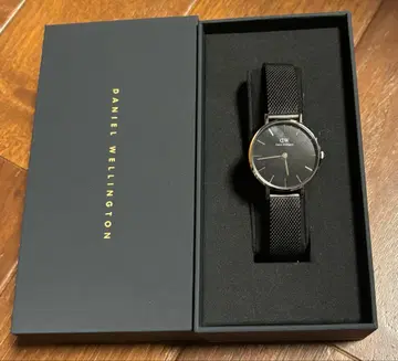 새상품급 다니엘 웰링턴 블랙 손목시계