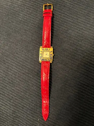 레드 가죽 스퀘어형 손목시계