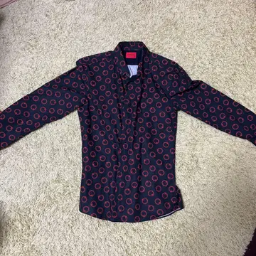 HUGO 긴팔 셔츠 블랙과 빨간색의 원형 무늬