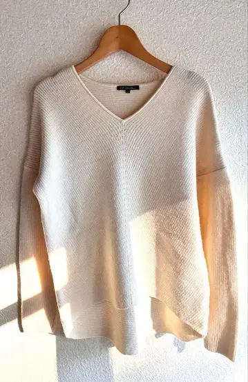 23구 아이보리 V넥 리브 니트 38 사이즈