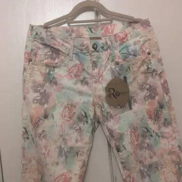 택 포함 새상품 꽃무늬 스키니 팬츠 R택 포함 이탈리아제