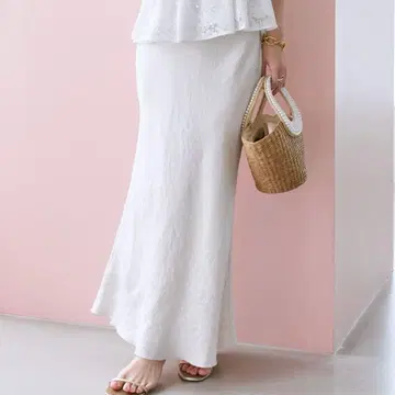 반짝이는 새틴 롱 내로우 스커트 라 부티크 봉봉