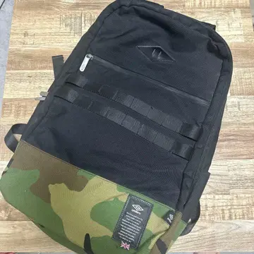 캐주얼 백팩 블랙 카모플라쥬