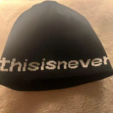 블랙 비니 thisisneverthat의 비니입니다.