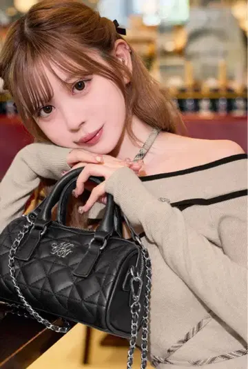 미셸 마카롱 퀼팅 미니 보스턴 블랙