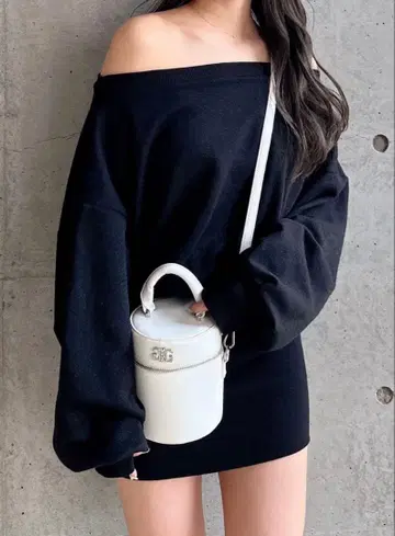 GYDA GD 도킹 오프숄더 GLITTER 맨투맨 원피스 블랙