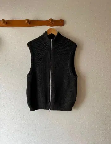 [새상품급] 24AW BATONER 니트 베스트