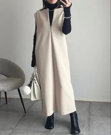 엠마 테일러 2025 라이트 종이상자 프론트 2way 원피스 베이지