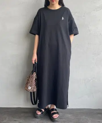 참스 부비버드 원포인트 로고 자수 원피스