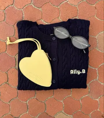 ALLISON BROWN LOVELY MINI HEART POUCH