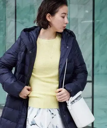 [ 새상품급 ] 23AW INDIVI 샴브레이 후디드 미들 다운 40