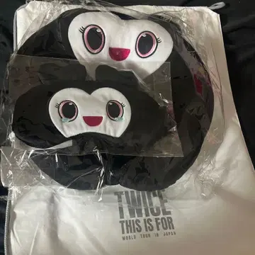 TWICE 업그레이드 특전 후쿠오카 넥 쿠션 & 안대