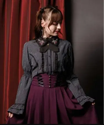 axes femme POETIQUE 크로스 로즈 자수 블라우스