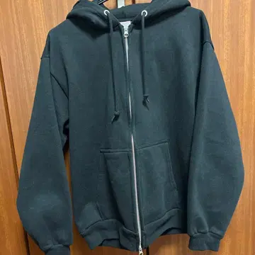 United Athle 풀 집업 후드 부착 맨투맨 블랙