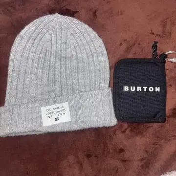 DC 그레이 니트 모자 카라비너 포함 파우치