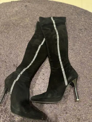 블랙 스웨이드 니하이 부츠 코메 큐빅