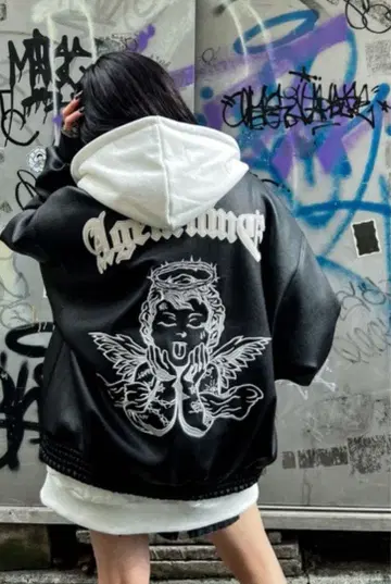 A'GEM/9 / 에이젬나인 엔젤 자수 PU 가죽 바시티 자켓